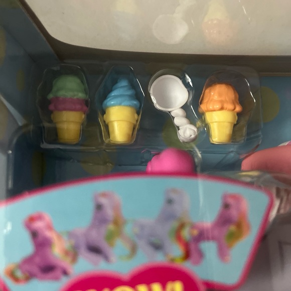My Little Pony Ice Cream Dream Supreme Truck W/ Rainbow Swirl Pony 2007 NEW - Picture 6 of 14